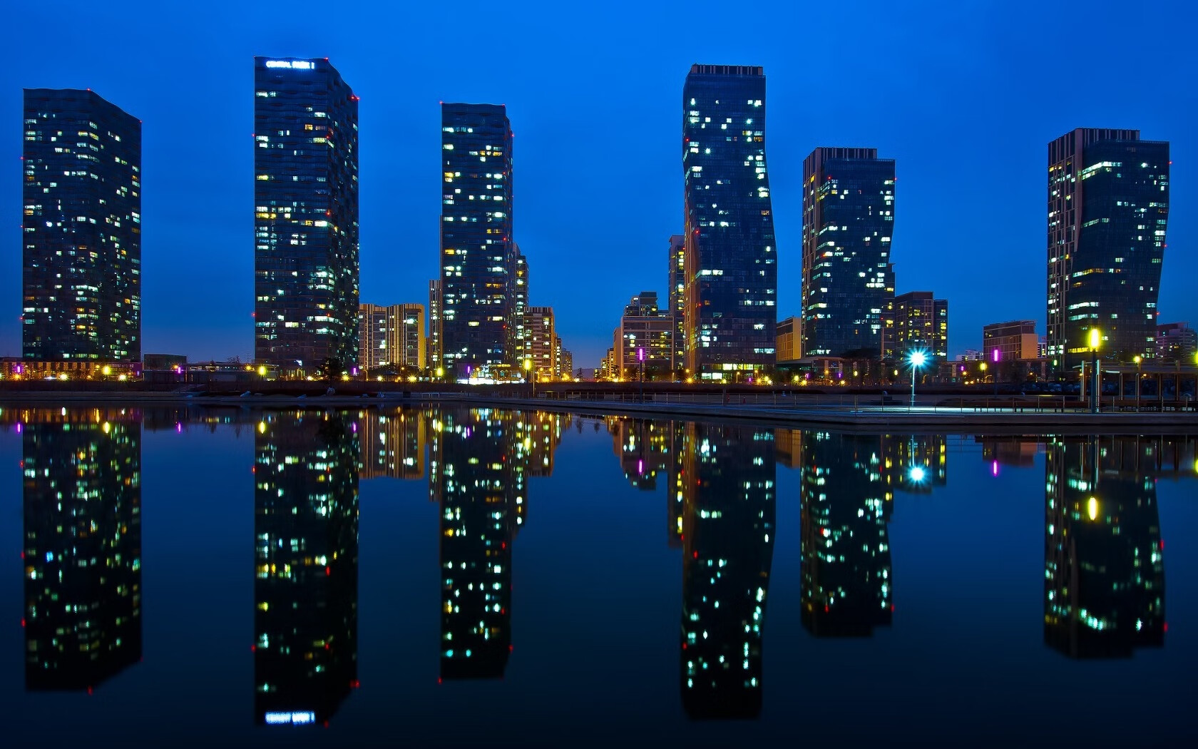 弗赖堡边中结合形成有效进攻通道,弗赖堡位置