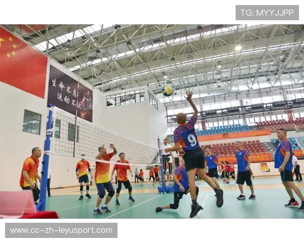 “短柄墙球：高新区全民健身馆，比赛不止是对抗，更是智商与反应速度的比拼”