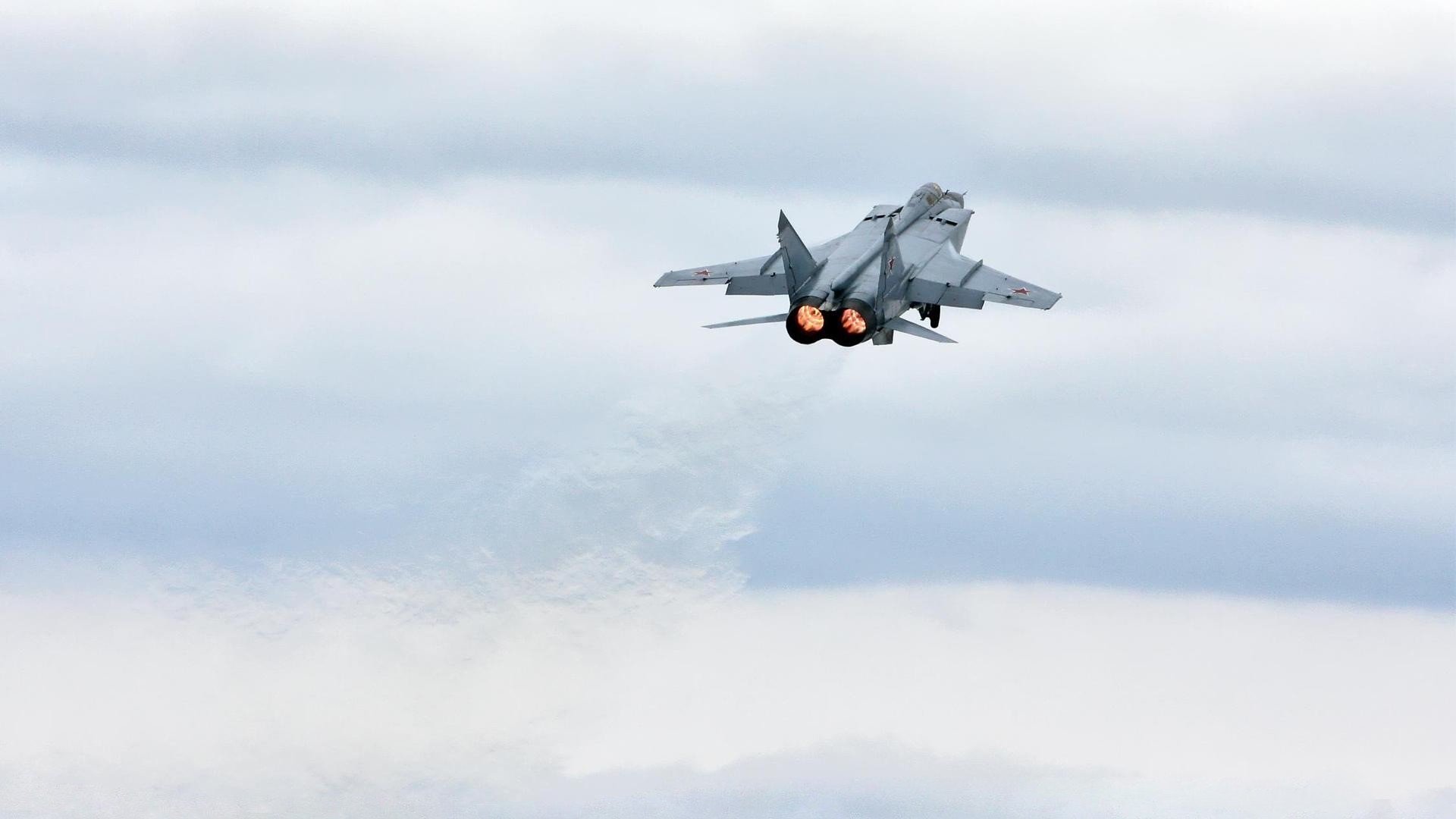 乐鱼体育在线入口-边路传球成功率是否与整体进攻流畅度正相关，边路接球